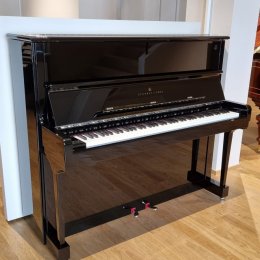 Steinway & Sons V-125 von 2015 in Black glossy