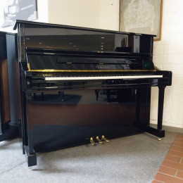 Yamaha U1 von 2015 in Black glossy