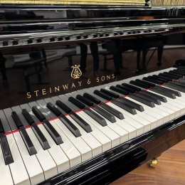 Steinway & Sons B 211 von 1974 in Black glossy