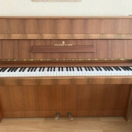 Steinway & Sons Z 114 von 1968 in Walnut matt